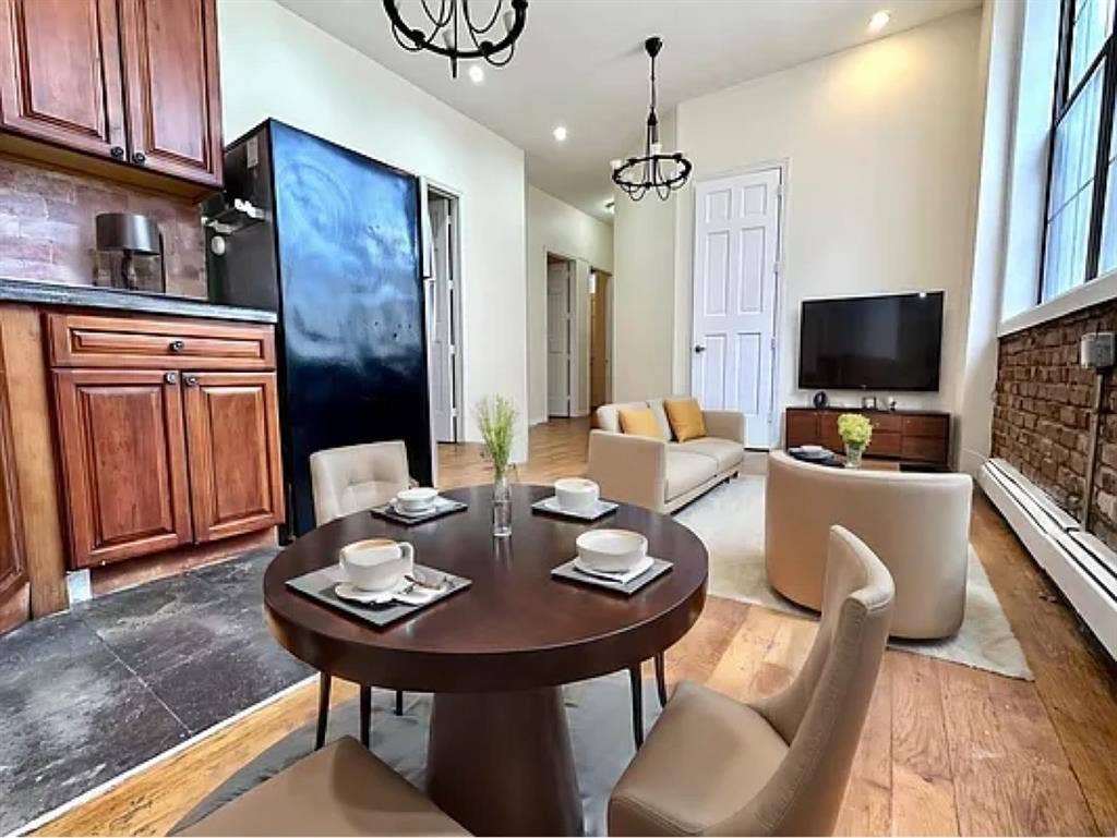 Bright /Spacious Bushwick Apartment
