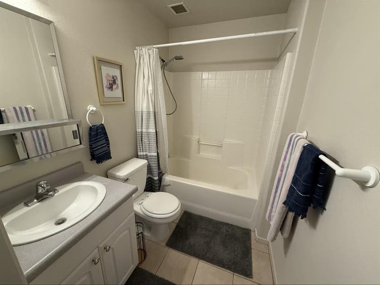 Private room/bath in Truckee