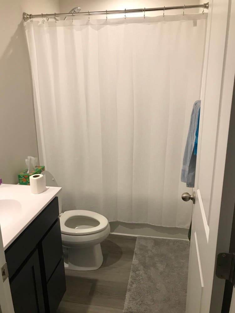 Room for rent available end of Oct