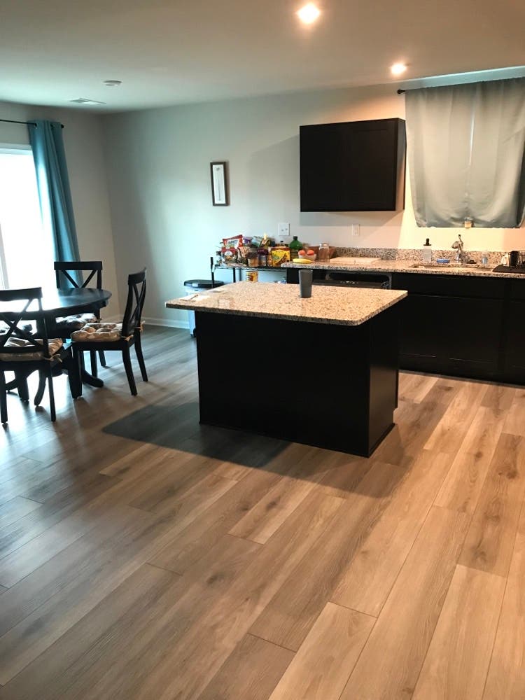 Room for rent available end of Oct