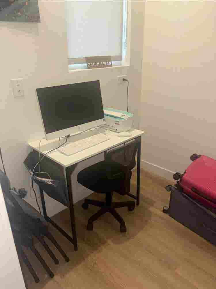 Looking for a roommate clea