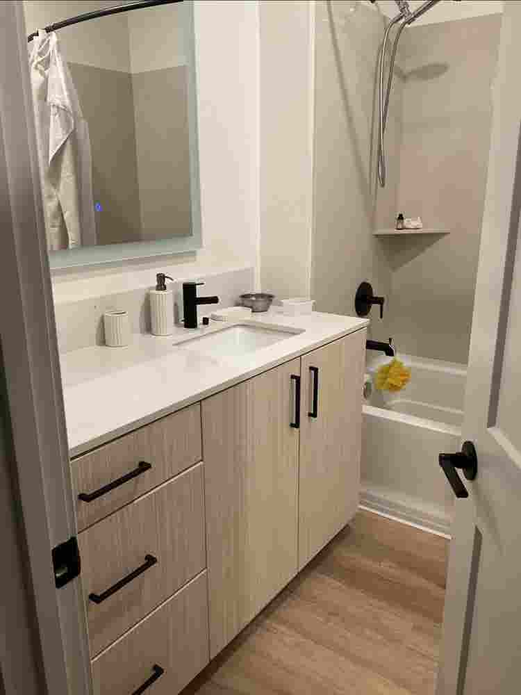 Looking for a roommate clea