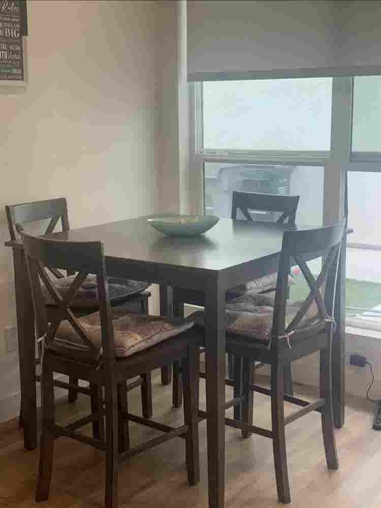 Looking for a roommate clea