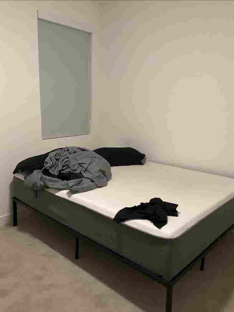 Looking for a roommate clea