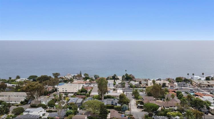 Large Private Room in Laguna Beach