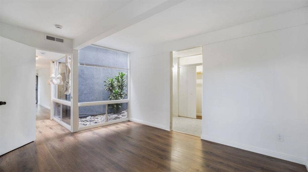 Large Private Room in Laguna Beach