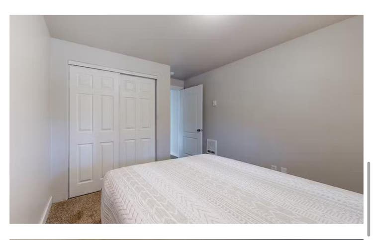 Cute room for rent in Sun River