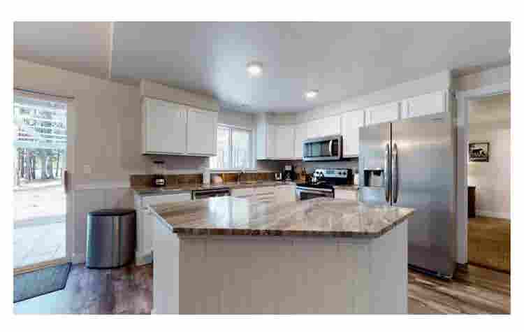 Cute room for rent in Sun River