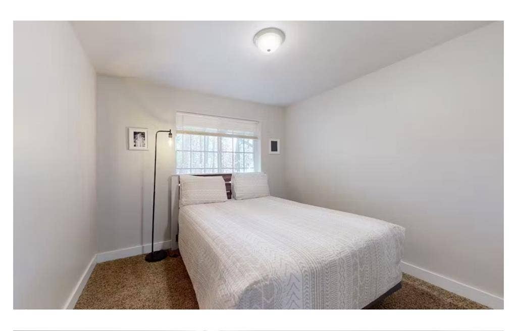 Cute room for rent in Sun River