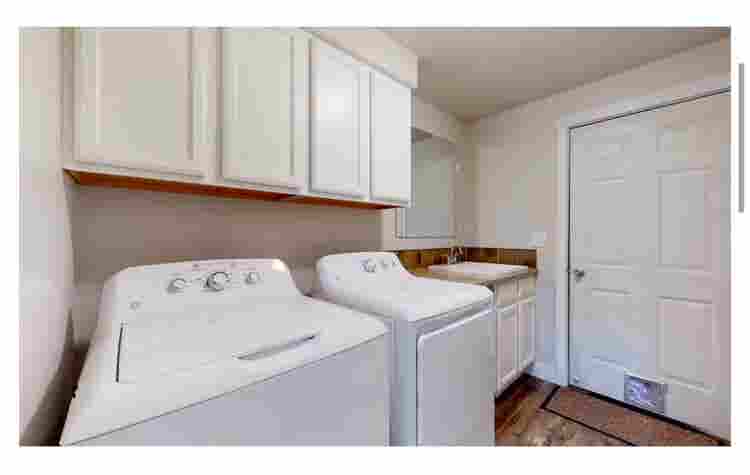 Cute room for rent in Sun River