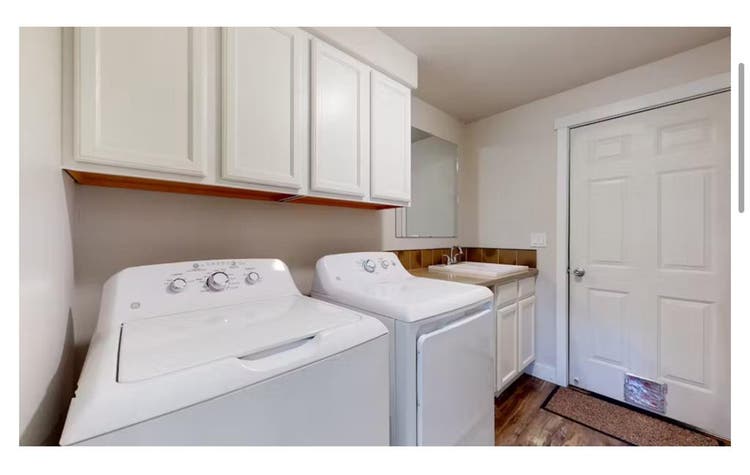 Cute room for rent in Sun River