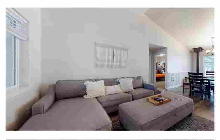 Cute room for rent in Sun River