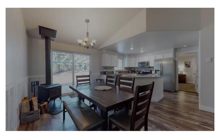 Cute room for rent in Sun River