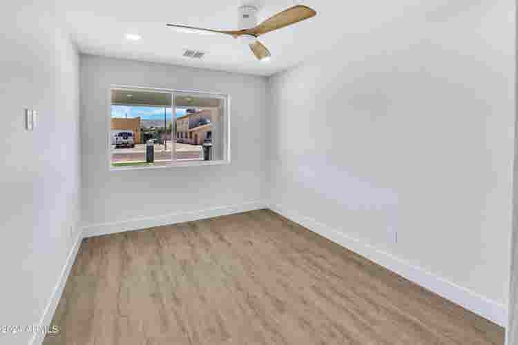 2 Rooms Available