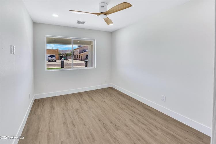 2 Rooms Available