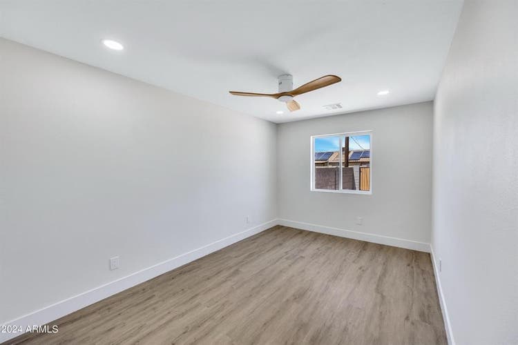 2 Rooms Available