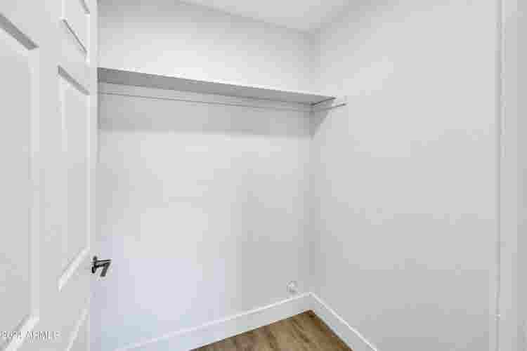 2 Rooms Available