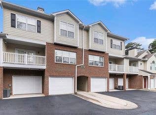 Private Master Room in Townhome