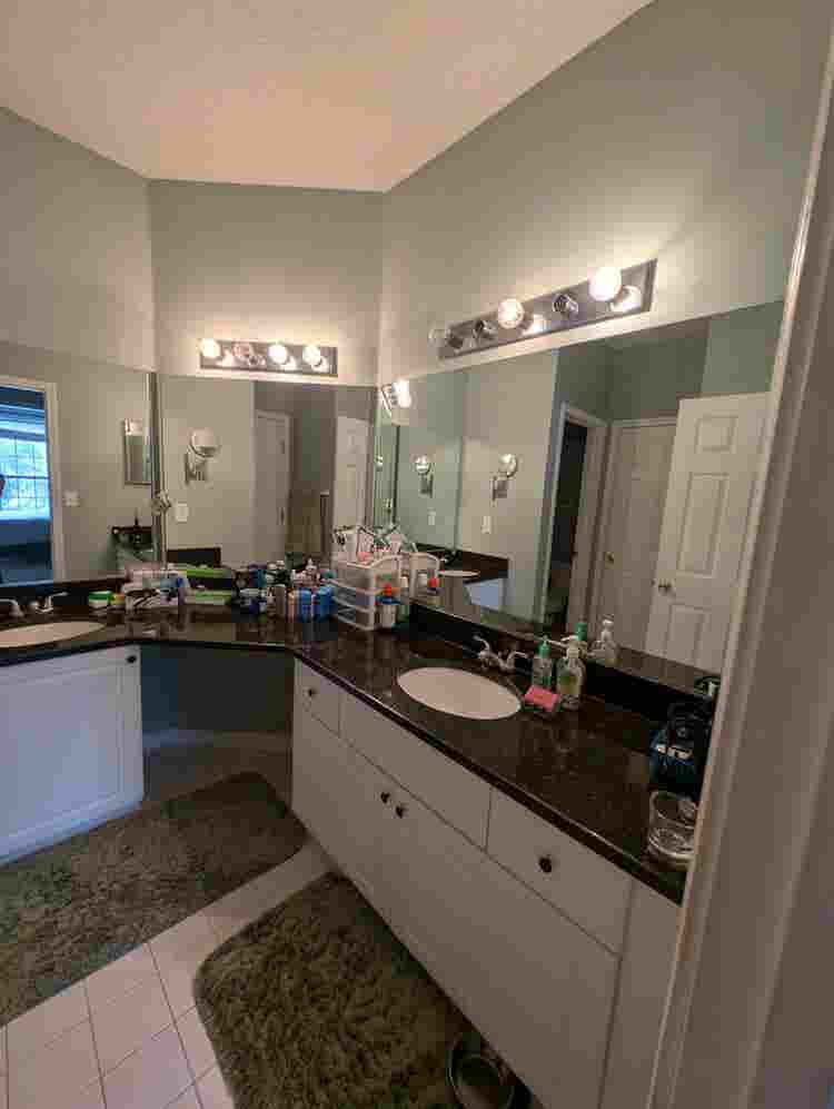 Private Master Room in  Townhome