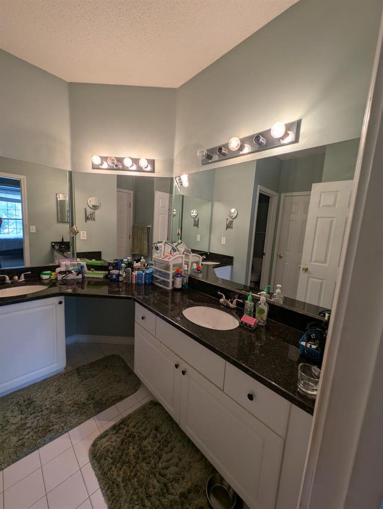 Private Master Room in  Townhome