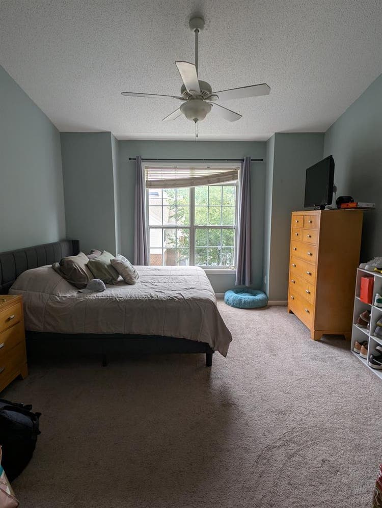 Private Master Room in  Townhome