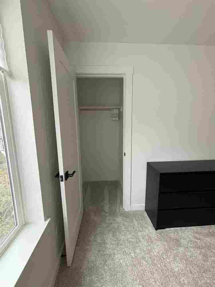 NE townhouse room for rent!