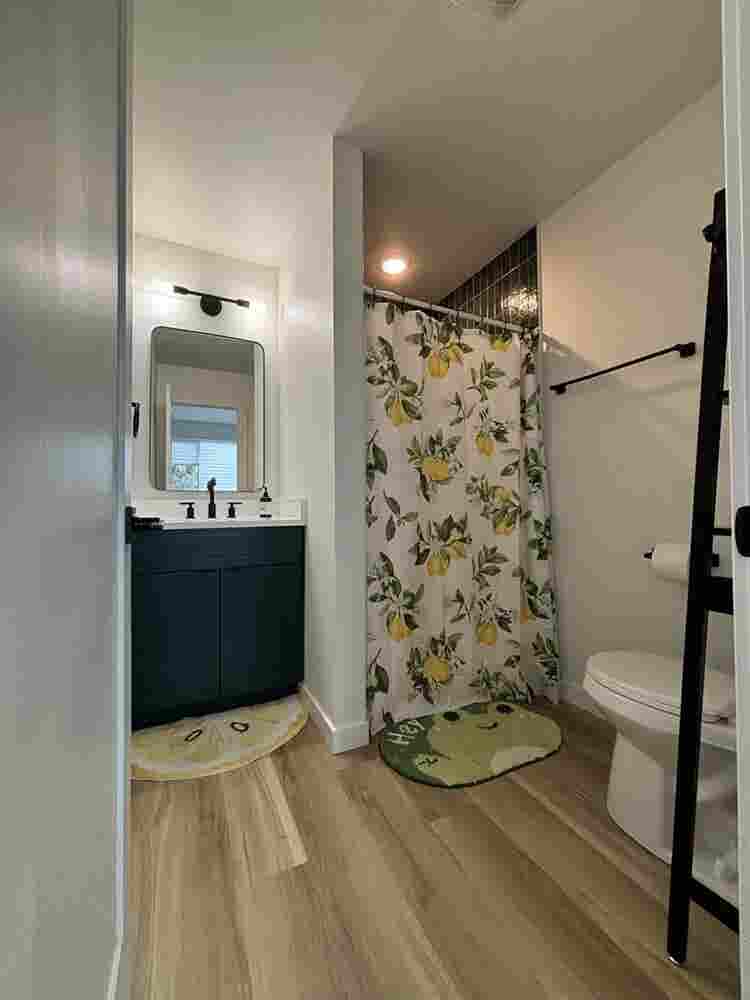 NE townhouse room for rent!