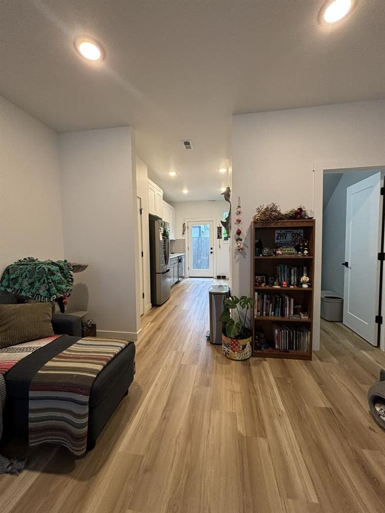 NE townhouse room for rent!