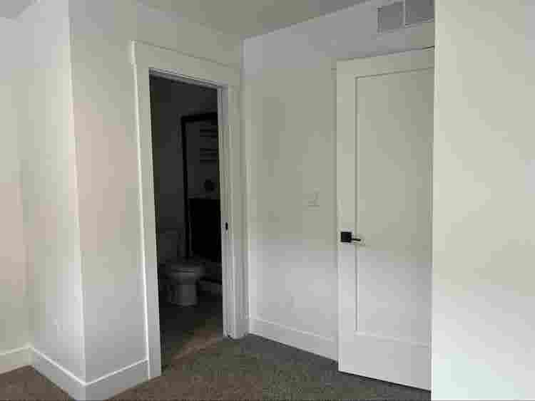 Quiet Room in Beautiful Townhouse
