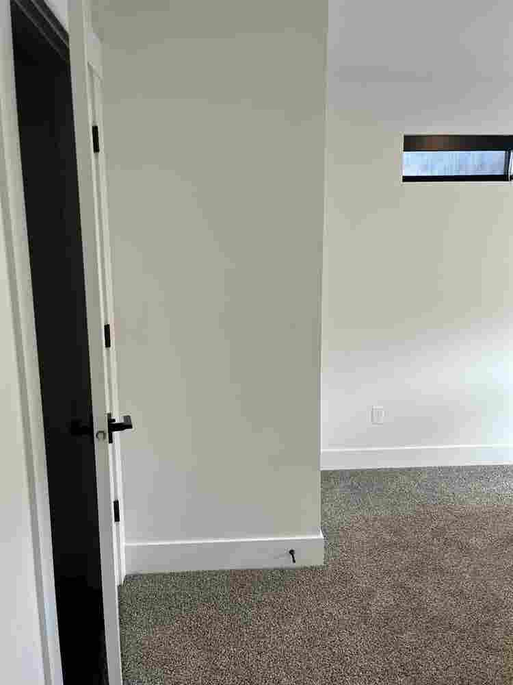 Quiet Room in Beautiful Townhouse