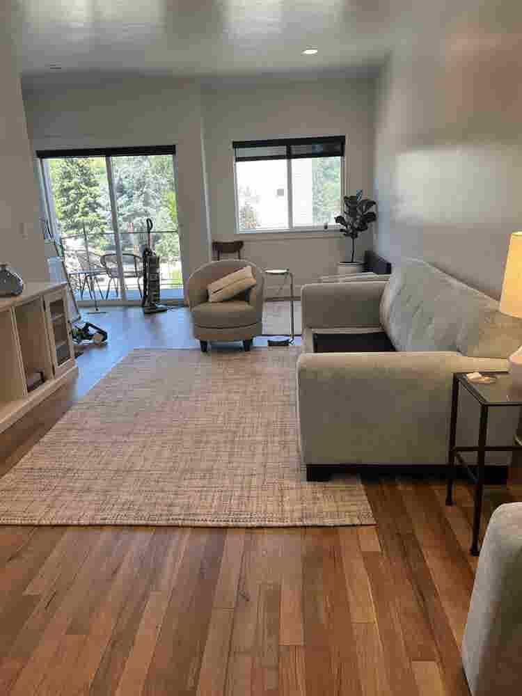 Quiet Room in Beautiful Townhouse