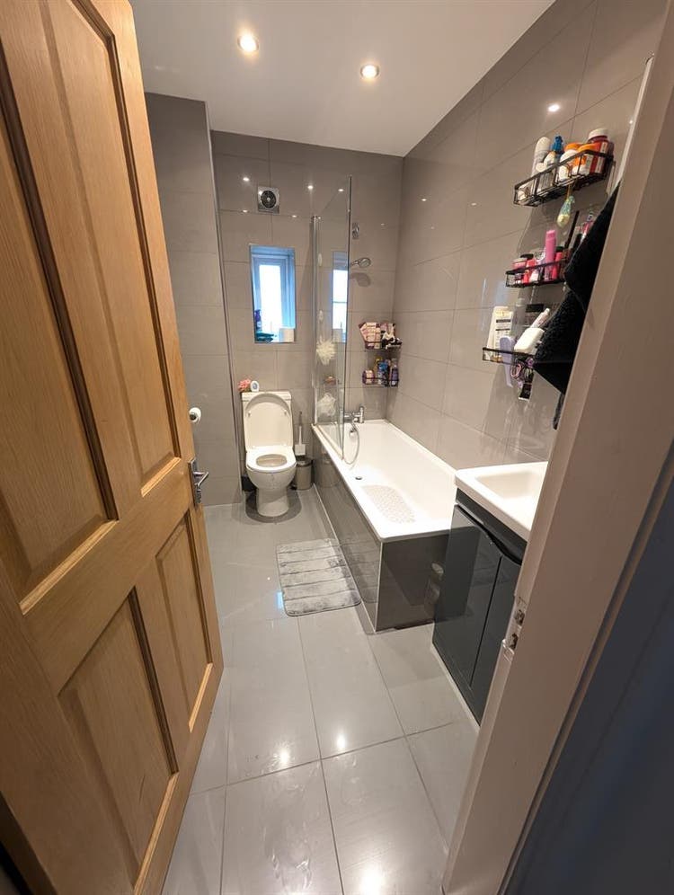 Large double room, fantastic area