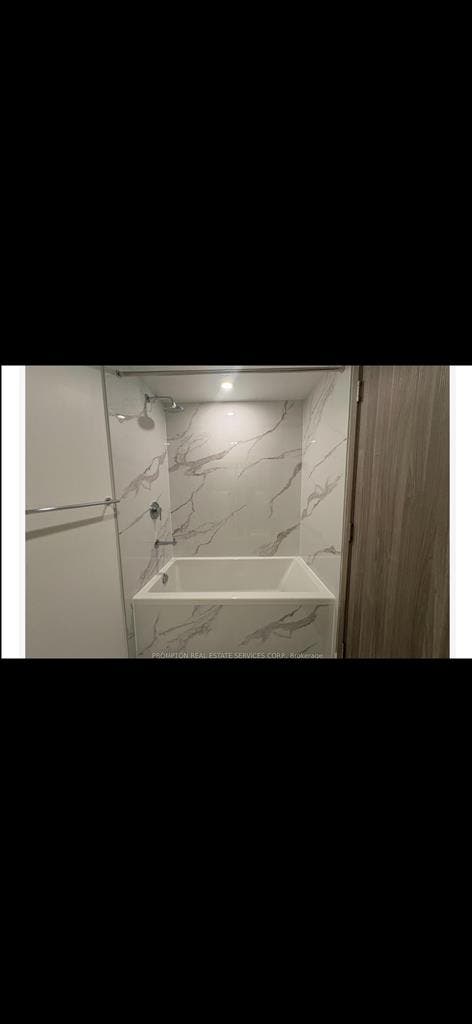 Looking for 2 roommates for 2 rooms