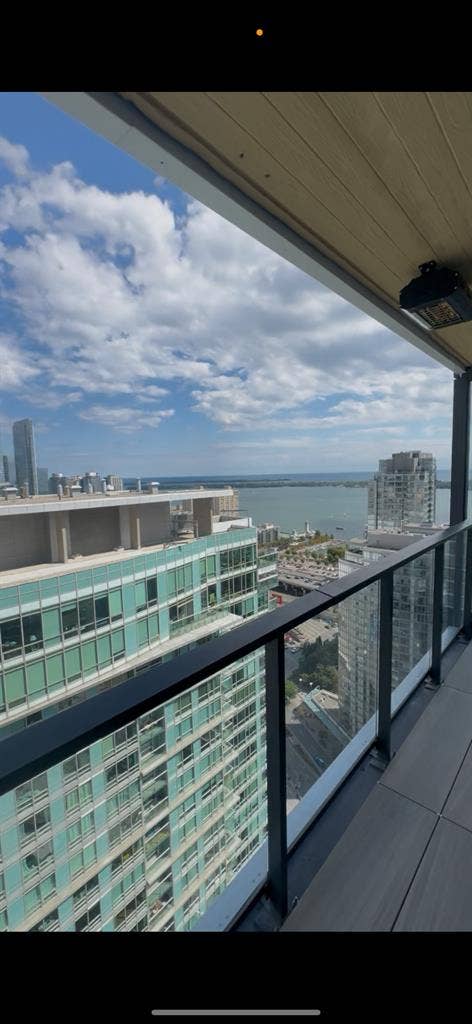 Looking for 2 roommates for 2 rooms
