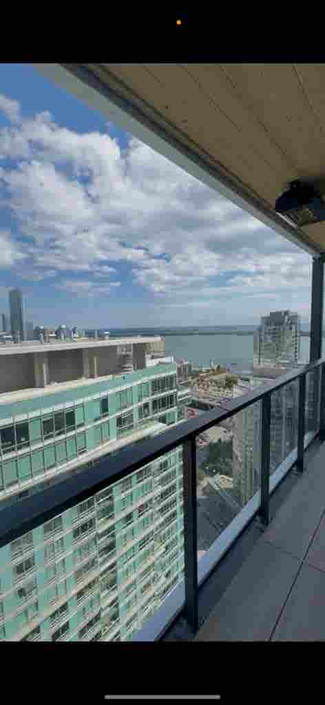Looking for 2 roommates for 2 rooms