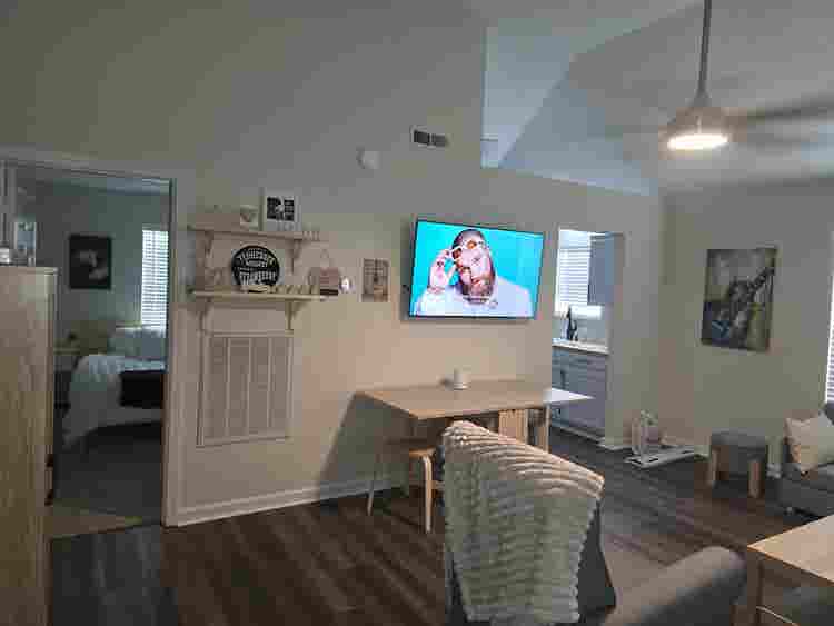 Looking for  roommates.