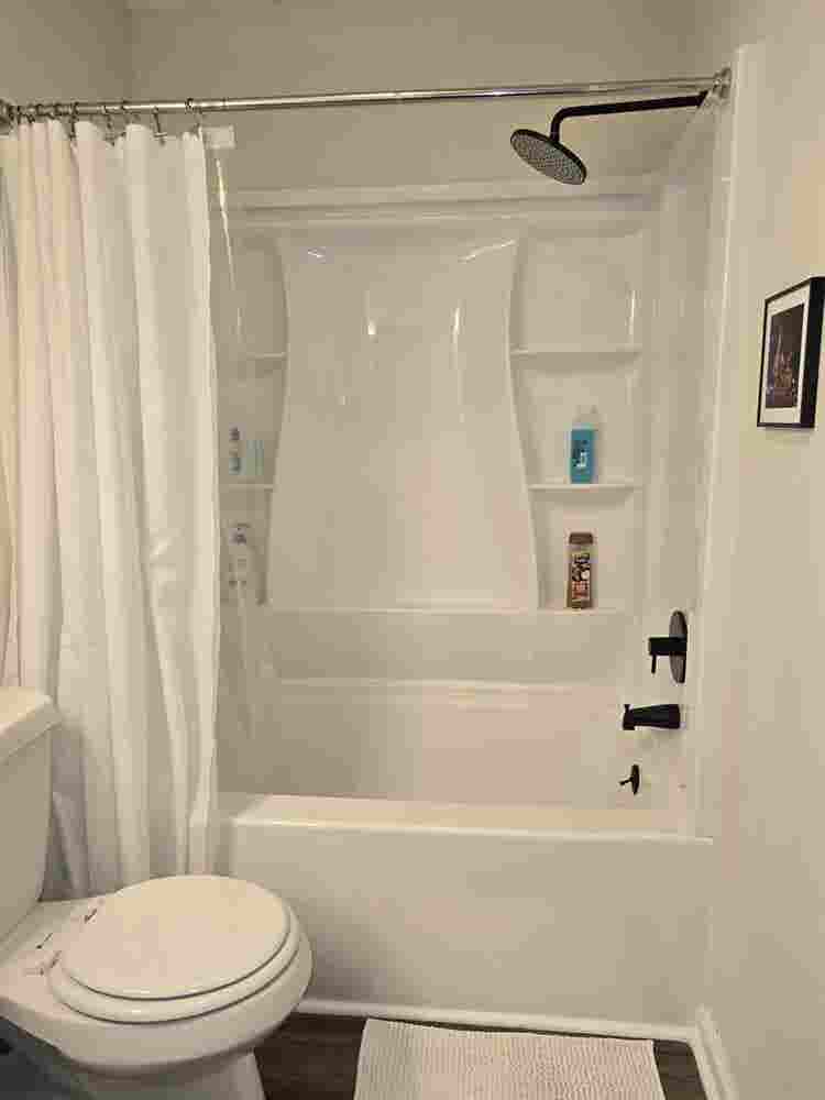 Looking for  roommates.