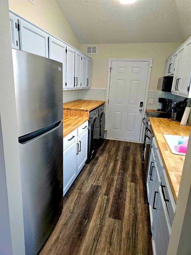 Looking for  roommates.