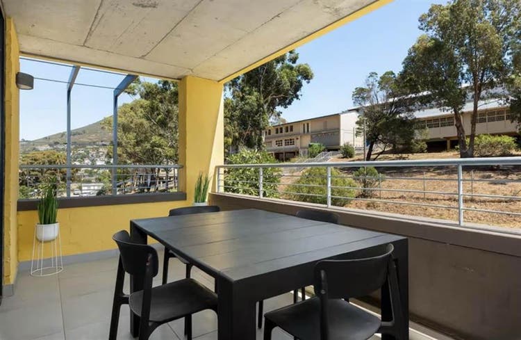 1 bedroom en-suite and parking bay