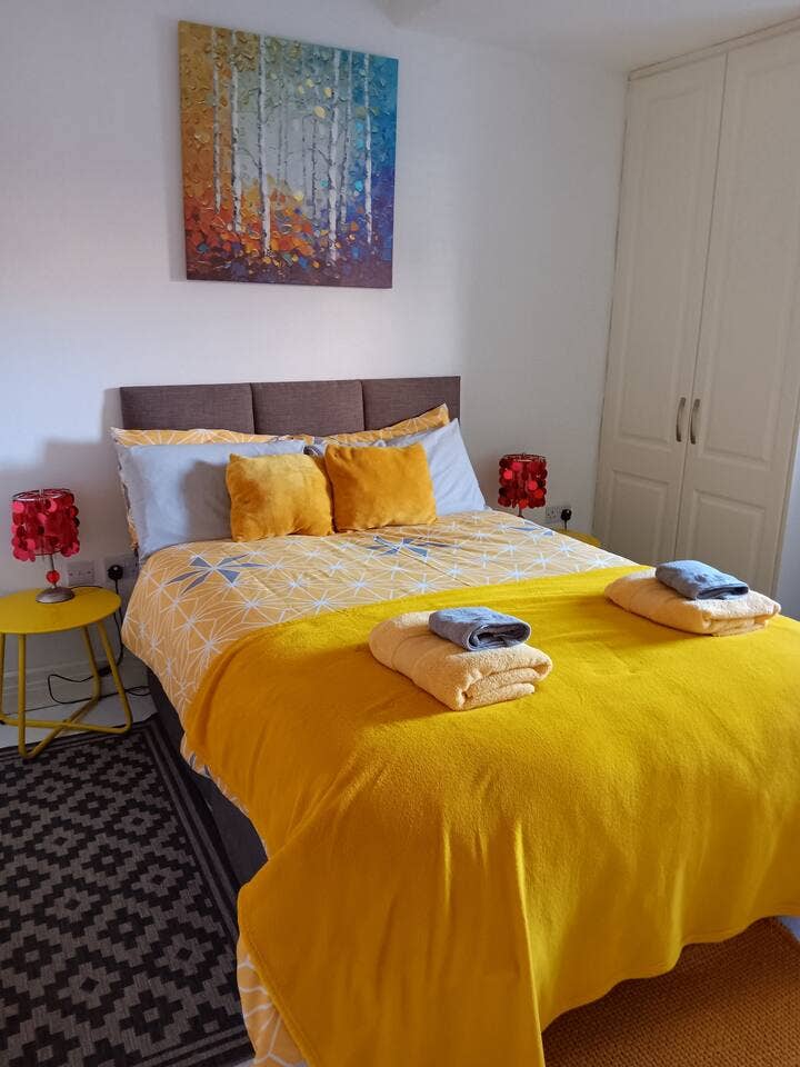Luxury 2 bed ground floor apt