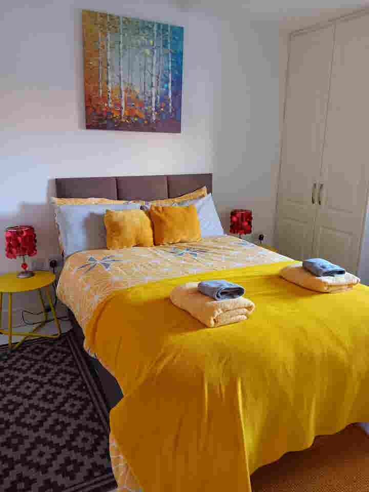 Luxury 2 bed ground floor apt