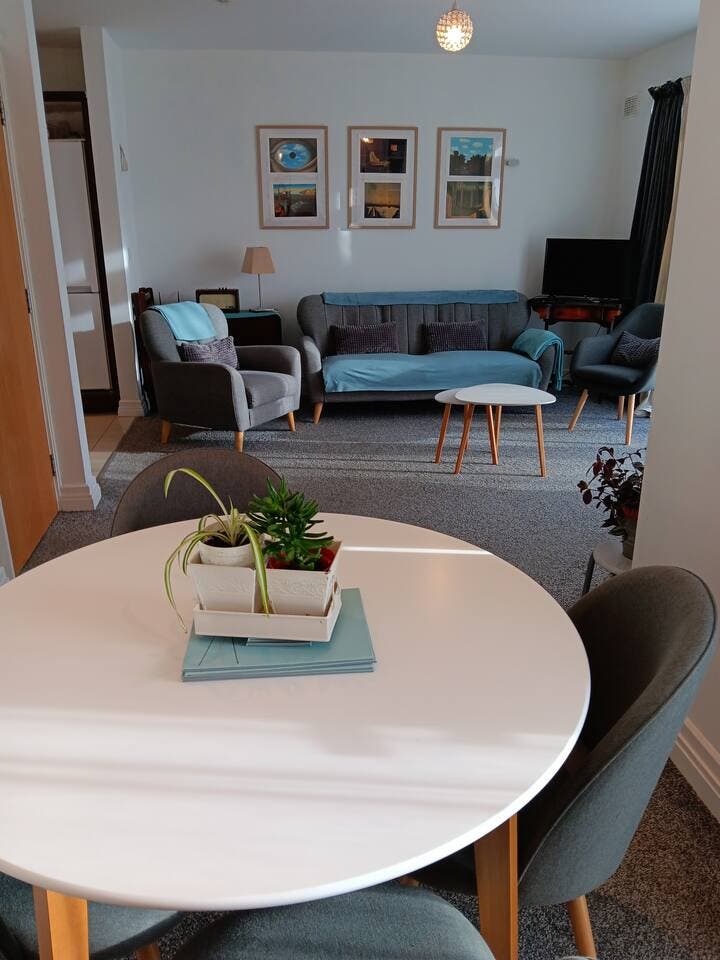 Luxury 2 bed ground floor apt