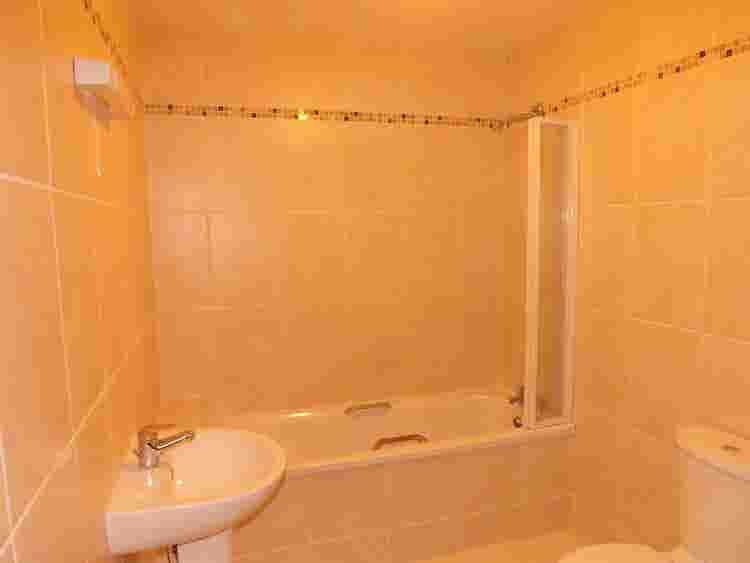 Luxury 2 bed ground floor apt