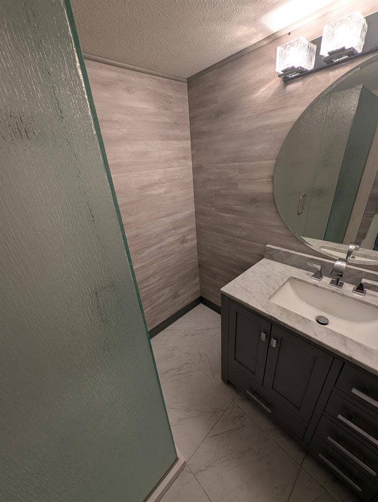 Private Room for rent Broadway-