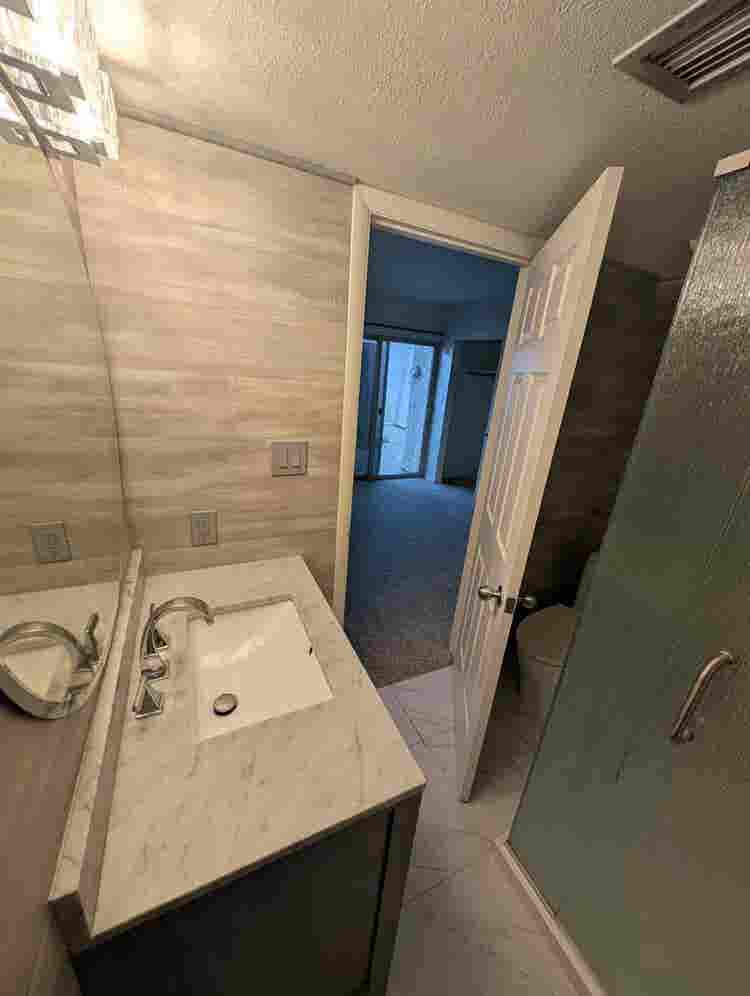 Private Room for rent Broadway-