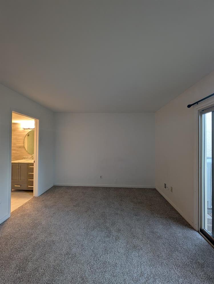 Private Room for rent Broadway-