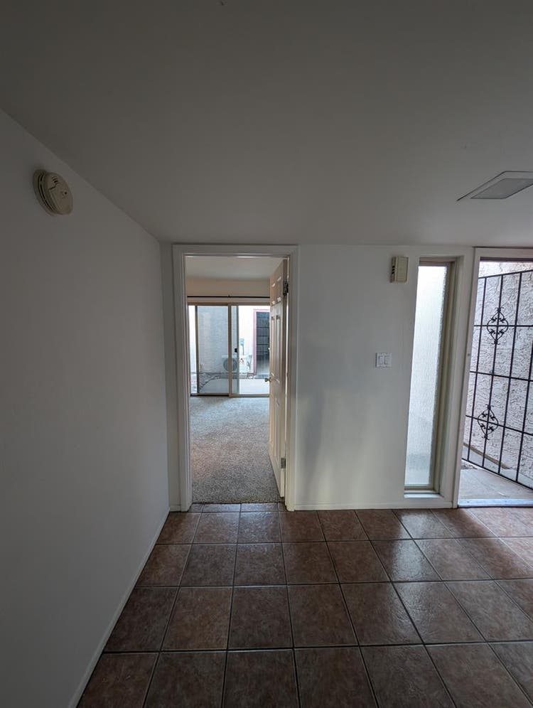 Private Room for rent Broadway-