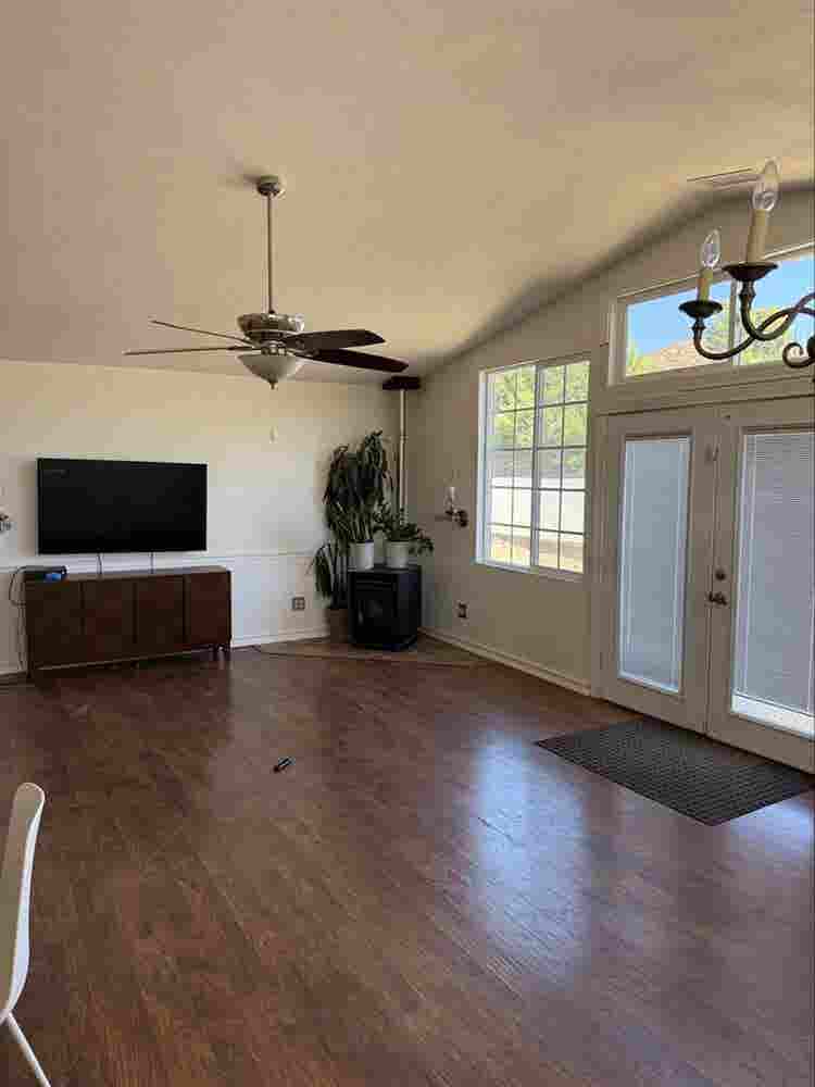 Two rooms available for rent