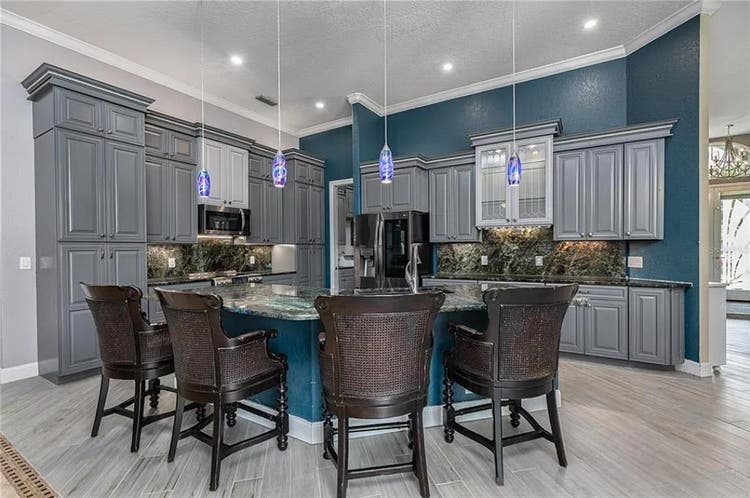 Amazing Room Utl Incl in Pool Home