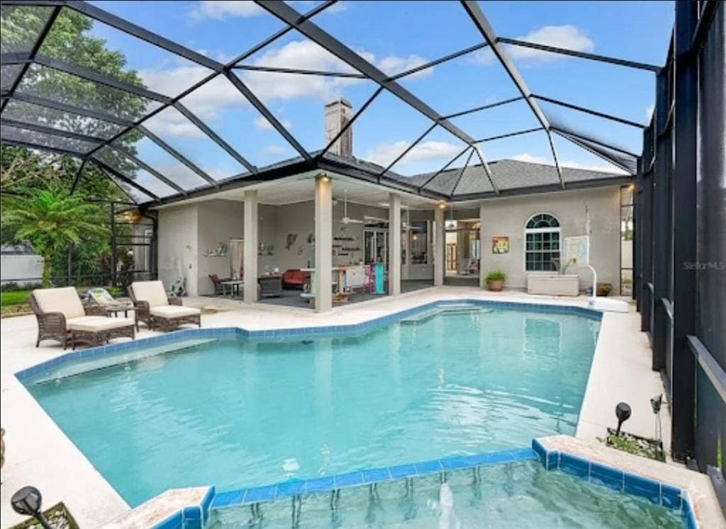 Amazing Room Utl Incl in Pool Home